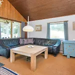 Tranquil Retreat Near - By Traum