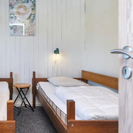 Tranquil Retreat Near - By Traum